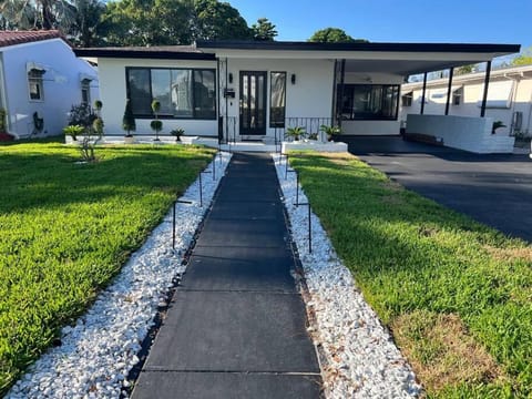 Property building, Natural landscape, Garden, Garden, Garden view, Street view