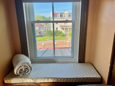 Peaceful Easy Feelings - King Sized Bed - Sleeps 2 Apartment in Madison Heights