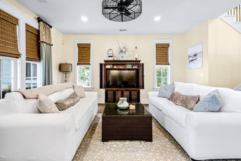 Barefoot Livin' House in Briarcliffe Acres