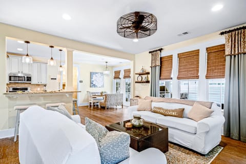 Barefoot Livin' House in Briarcliffe Acres