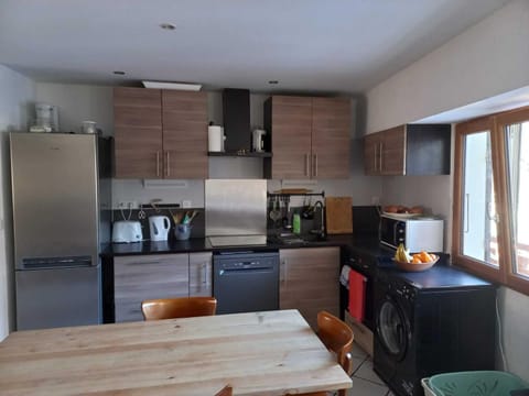 Appartement familial 5 pers - 3 pièces, terrasse & animaux admis - FR-1-512-273 Apartment in Les Allues