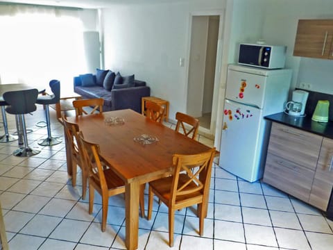 Appartement familial 5 pers - 3 pièces, terrasse & animaux admis - FR-1-512-273 Apartment in Les Allues