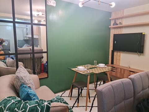 Communal lounge/ TV room, TV and multimedia, Living room, Seating area, Evening entertainment