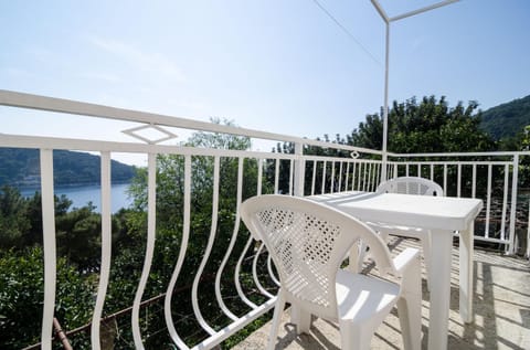 Patio, Day, Natural landscape, View (from property/room), Balcony/Terrace, Landmark view, Sea view