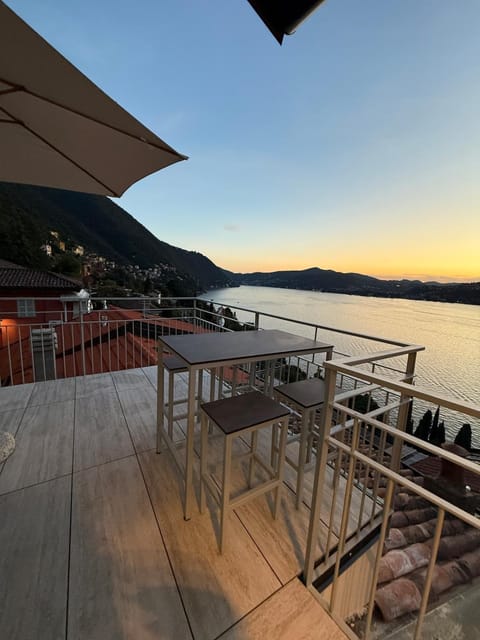Natural landscape, View (from property/room), Balcony/Terrace, Balcony/Terrace, Lake view, Mountain view, Sunset