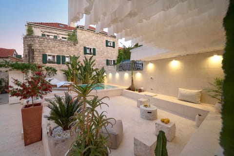 Seating area, Swimming pool