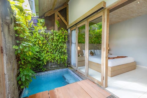 Property building, Swimming pool