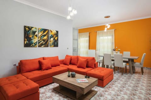 Seating area, Dining area