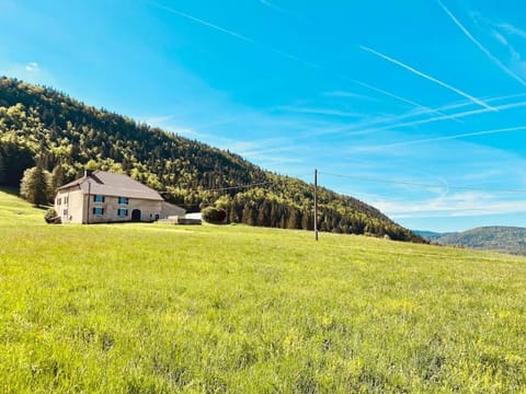 Property building, Day, Natural landscape, Garden, View (from property/room), Mountain view