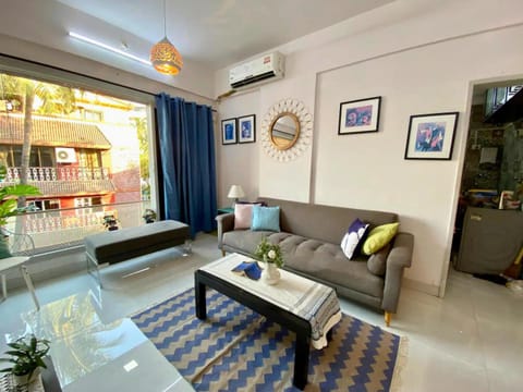 TV and multimedia, Living room, Seating area, air conditioner