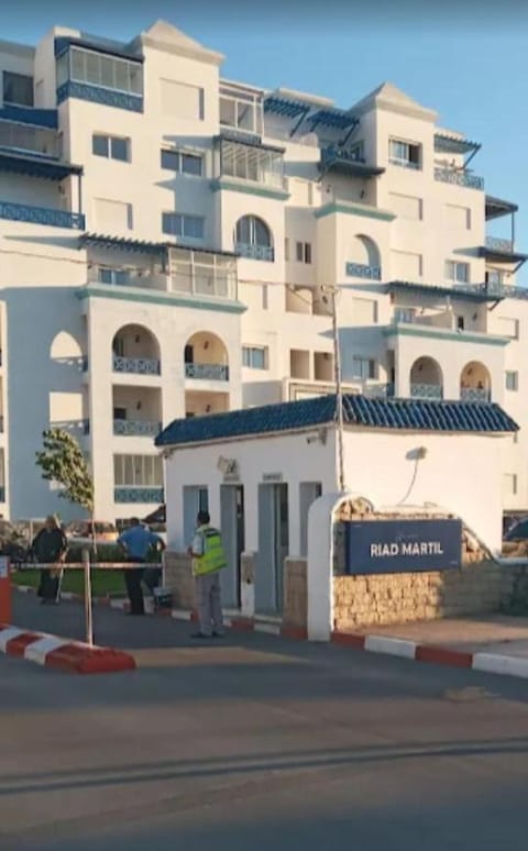 Property building, Neighbourhood, Street view, Parking