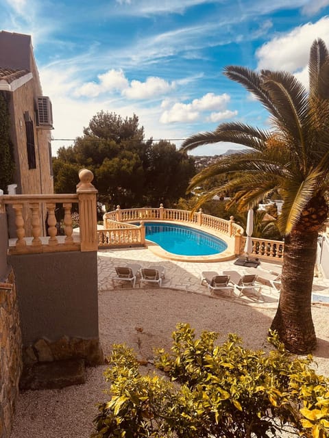 Garden, Garden view, Pool view, Swimming pool, sunbed