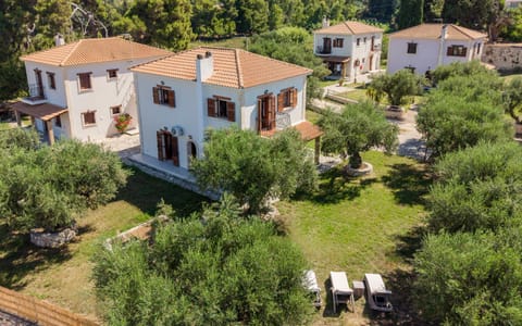 Property building, Natural landscape, Garden, Garden view, Parking