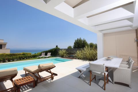 Seating area, Sea view, Swimming pool, sunbed