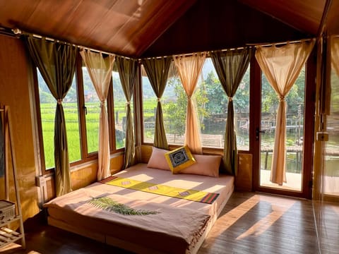 Photo of the whole room, Bedroom, Garden view