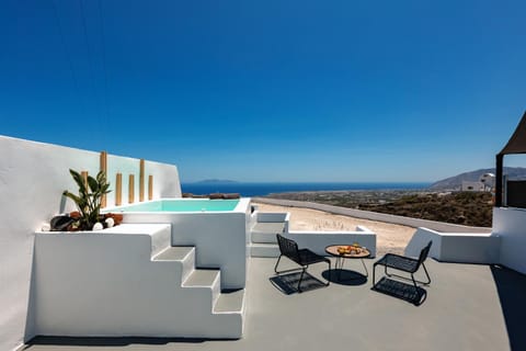 Patio, Day, Natural landscape, Hot Tub, View (from property/room), Balcony/Terrace, Balcony/Terrace, Seating area, Pool view, Sea view, sunbed