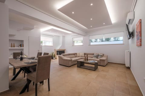 Seating area, Dining area