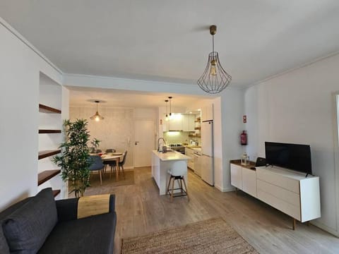 TV and multimedia, Kitchen or kitchenette, Living room, Dining area, hair dresser