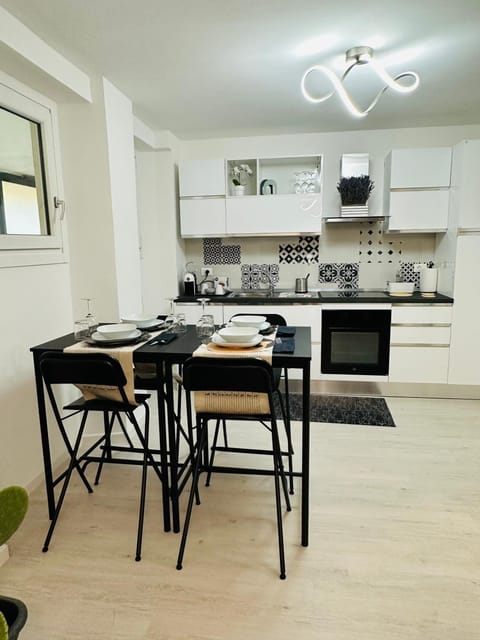 Kitchen or kitchenette, Dining area, pet friendly, stove