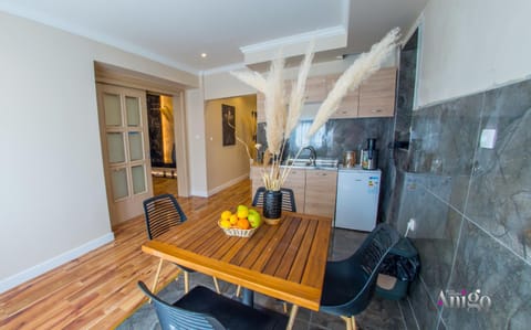 Kitchen or kitchenette, Seating area, Dining area