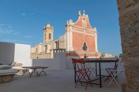 Balcony/Terrace, Dining area, Landmark view