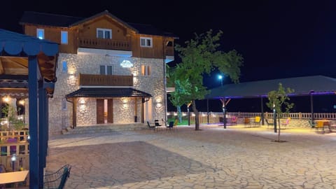 Property building, Patio, Night, Location