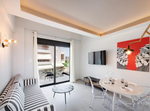 TV and multimedia, Living room, Seating area, Dining area