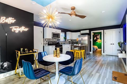 Kitchen or kitchenette, Seating area, Dining area, oven, pet friendly