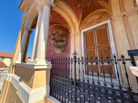 Nearby landmark, Facade/entrance, Day, Landmark view