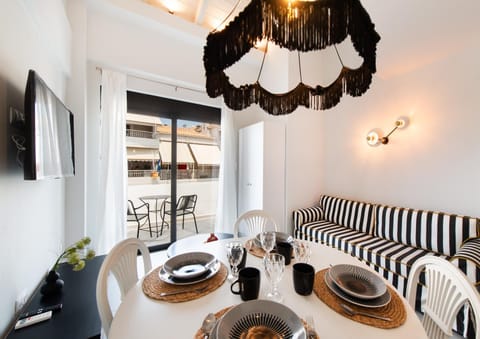 TV and multimedia, Seating area, Dining area