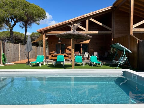 Swimming pool, sunbed