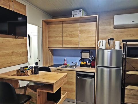 Kitchen or kitchenette, Seating area, Dining area, kitchen