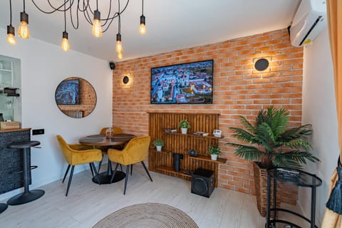 TV and multimedia, Living room, Seating area, air conditioner