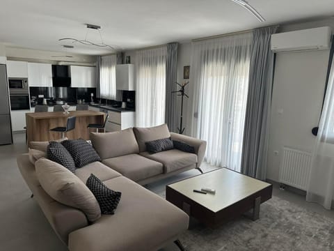 TV and multimedia, Kitchen or kitchenette, Living room