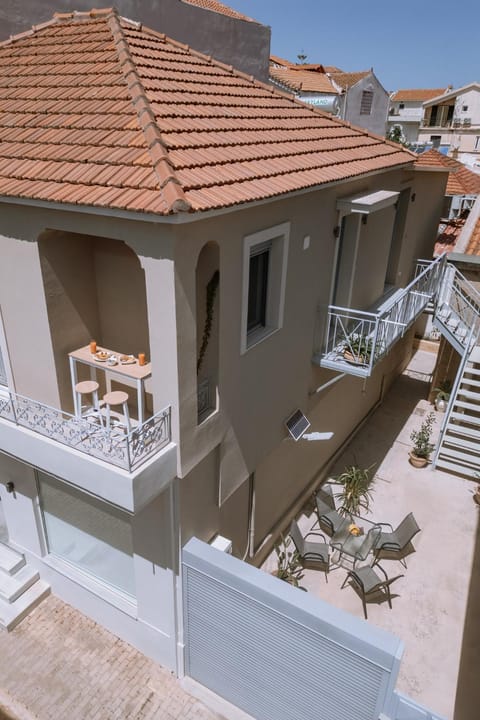 Property building, Balcony/Terrace, Inner courtyard view