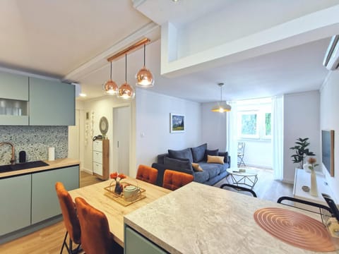 Day, Summer, Kitchen or kitchenette, Living room, Seating area, Dining area