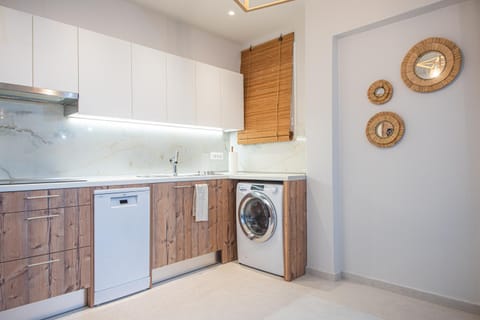 City centre with sea view apartment Apartment in Akti Koundourou