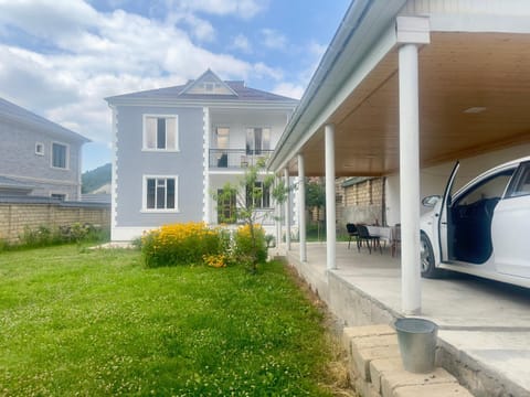 Property building, Spring, Day, Garden, Garden view, Parking