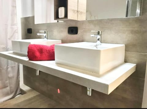 Redroom-house Bed and Breakfast in Alghero