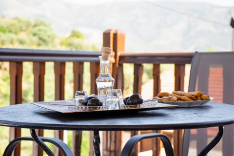 Balcony/Terrace, Food and drinks