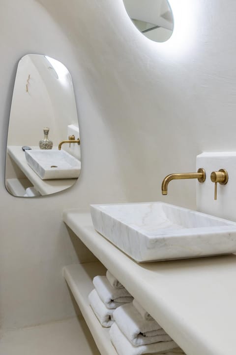 Kore Cave House by Oias Local Cave Houses Apartment in Oia