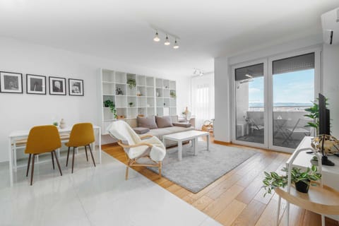 Balcony/Terrace, Living room, Seating area, Dining area