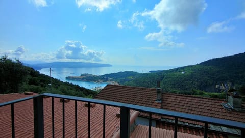 Property building, Natural landscape, Balcony/Terrace, Mountain view, Sea view