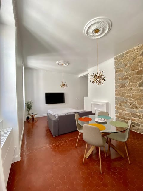 TV and multimedia, Living room, Seating area, Dining area