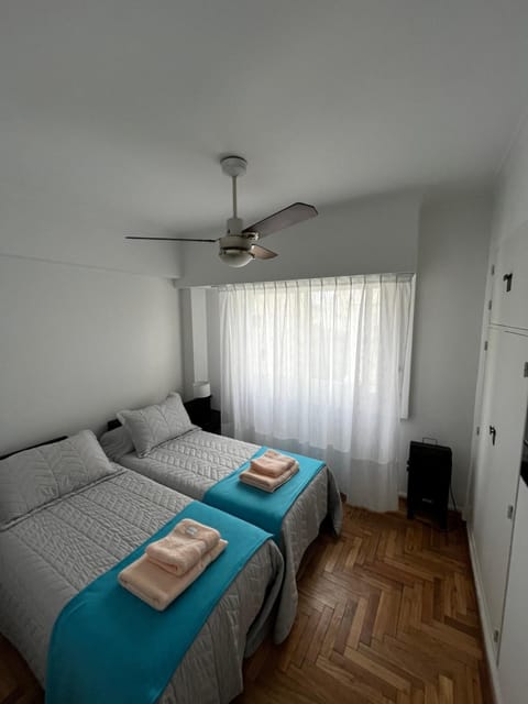Bed, Photo of the whole room, fireplace