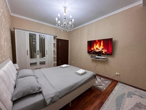 Bed, TV and multimedia, Bedroom, internet, wardrobe
