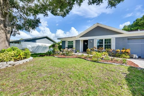 Cozy Brandon Vacation Rental with Shared Pool! Apartment in Brandon