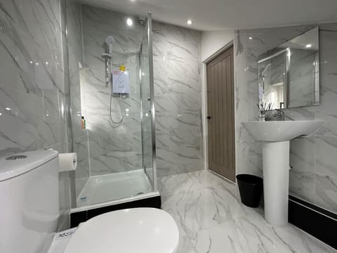 New Penthouse Pad - 5 mins from Leeds City Centre Apartment in Leeds