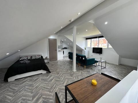 New Penthouse Pad - 5 mins from Leeds City Centre Apartment in Leeds
