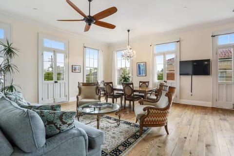 The Burgundy House #1 Steps to the French Quarter House in Faubourg Marigny